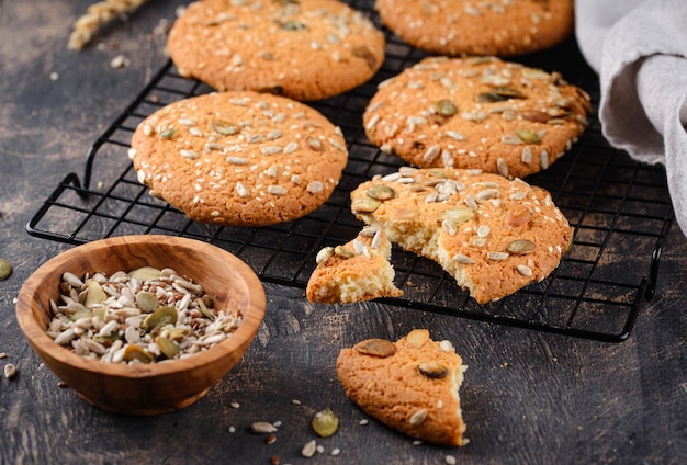 Biscuits géants à la poêle avec des graines saines