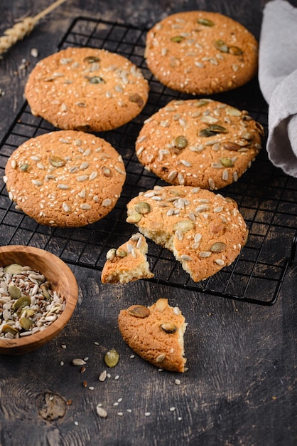 Biscuits géants à la poêle avec des graines saines