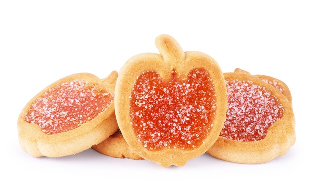 Biscuits à la gelée de fruits, isolés sur fond blanc