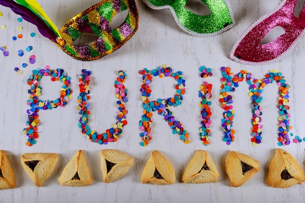 Photo biscuits hamantaschen et célébration du masque de carnaval