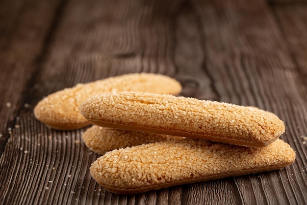 Biscuits Ladyfingers sur la table