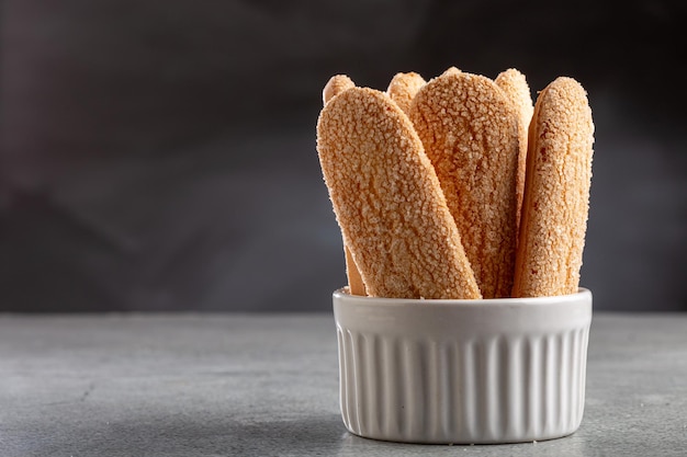 Biscuits Ladyfingers sur la table