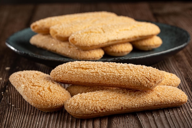 Biscuits Ladyfingers sur la table