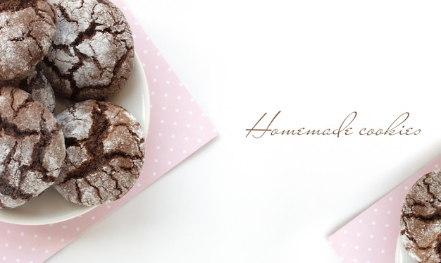 Biscuits maison aux pépites de chocolat avec sucre glace