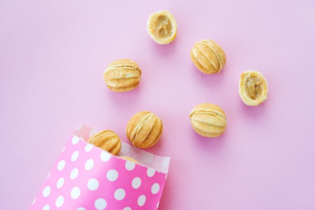 Biscuits maison, noix au lait concentré.