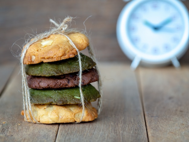 Biscuits multicolores, y compris beurre d&#39;arachide, biscuits au thé vert et Cook aux pépites de chocolat