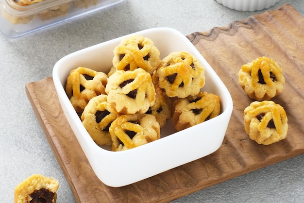 Biscuits Nastar avec confiture d'ananas à l'intérieur de Familier pendant le mois de Ramadan et Idul Fitri