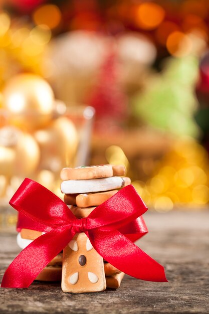 Biscuits de Noël contre décorations