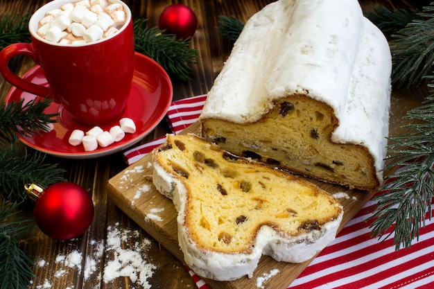 Biscuits de Noël sur planche de bois