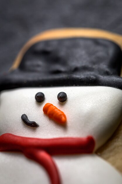 Biscuits de Noël sur table en bois