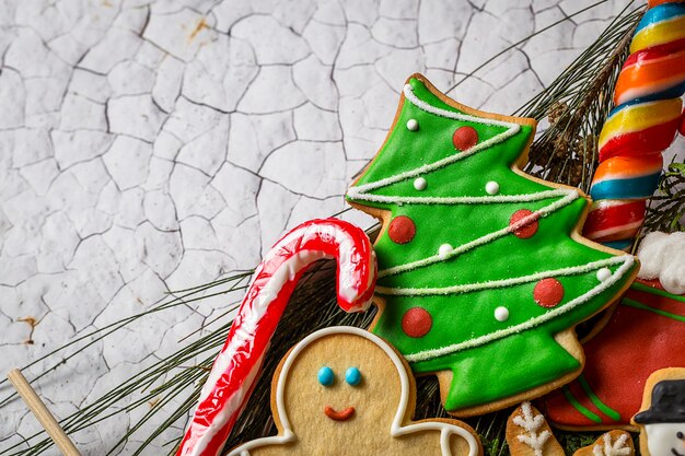 Photo biscuits de noël sur table en bois