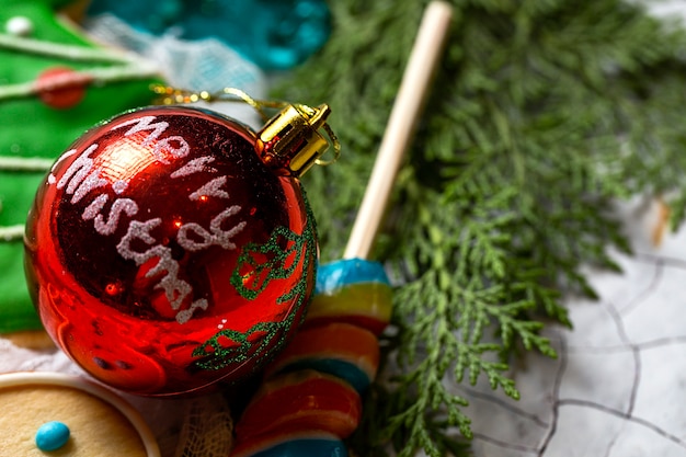 Biscuits de Noël sur table en bois