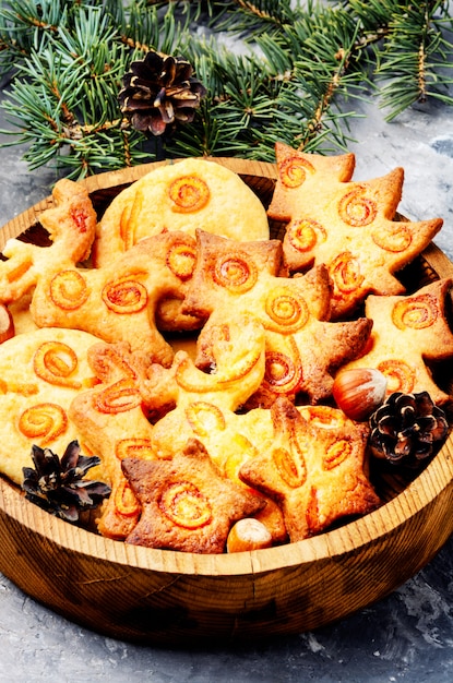 Biscuits de Noël sur une table rétro