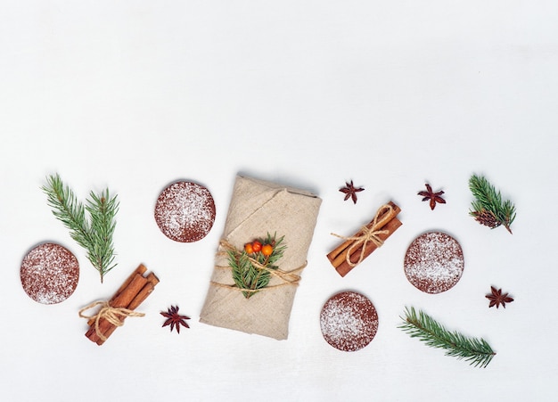 Biscuits en pain d'épice aux épices et décorations