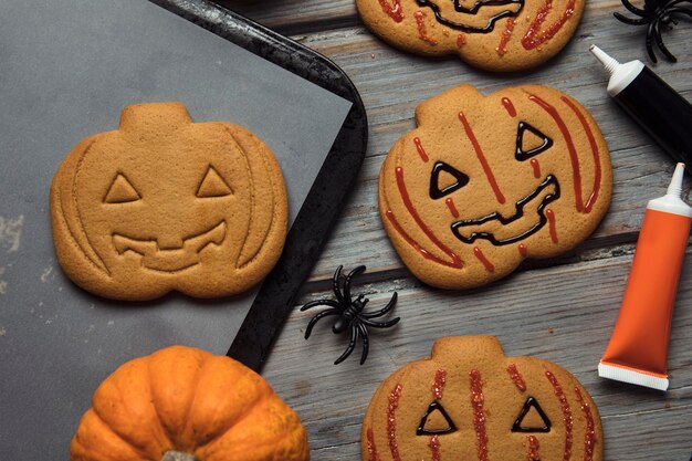 Biscuits de pain d'épice à la citrouille d'Halloween