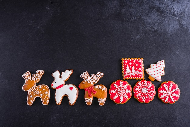 Biscuits de pain d'épice faits maison de Noël