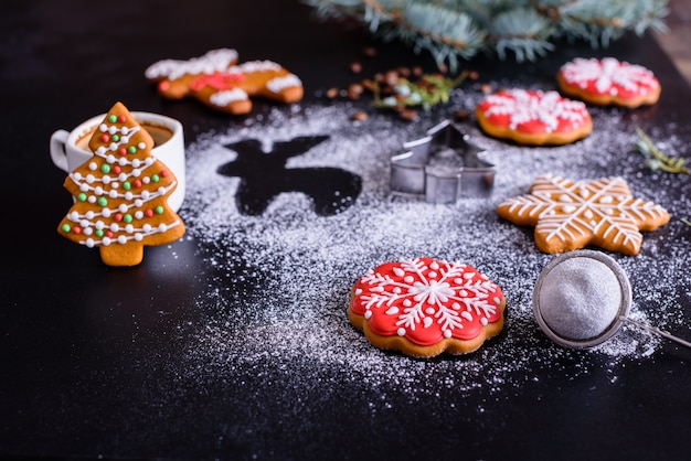 Biscuits de pain d'épice faits maison de Noël