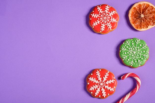 Biscuits de pain d'épice faits maison de Noël