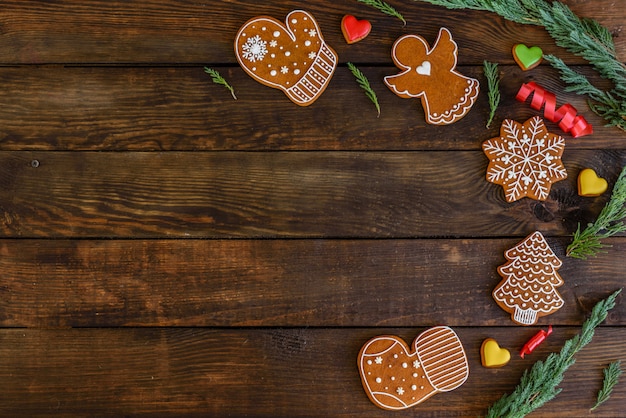 Des biscuits de pain d'épice faits maison pour Noël
