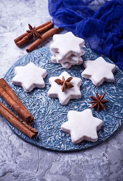 Biscuits de pain d&#39;épice en forme d&#39;étoile