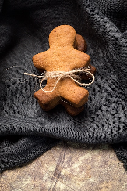 Biscuits de pain d&#39;épice en forme de poupée