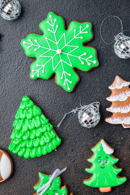 Biscuits de pain d'épice de Noël gâteaux faits maison dessert sucré nouvel an copie espace fond de nourriture