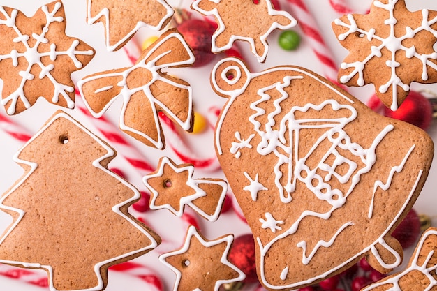 Biscuits de pain d&#39;épices faits maison traditionnels de Noël