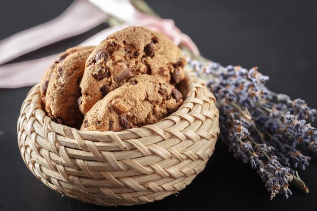 Biscuits et panier faits maison