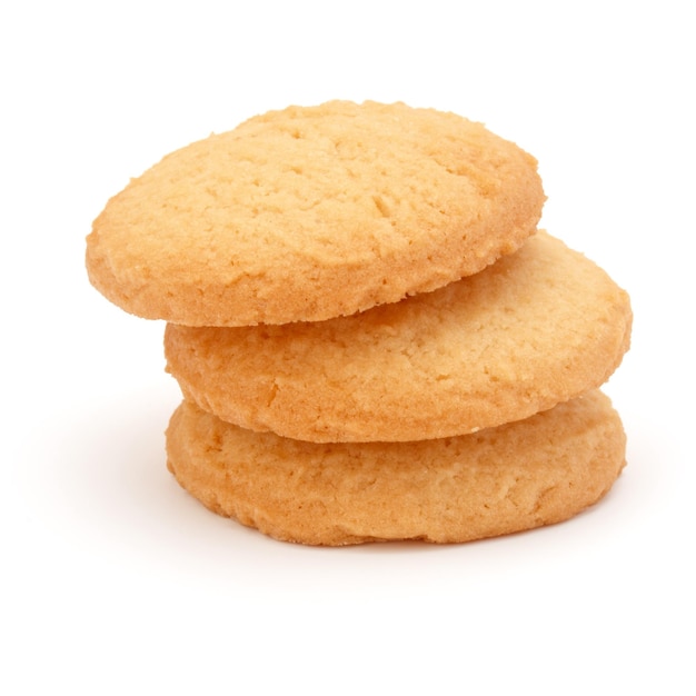 Biscuits de pâte courte empilés isolés sur fond blanc