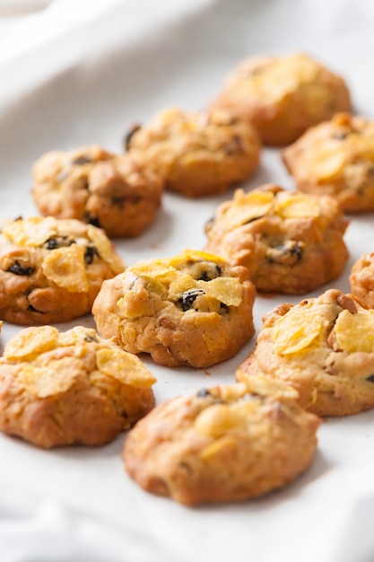 biscuits sur la plaque de cuisson