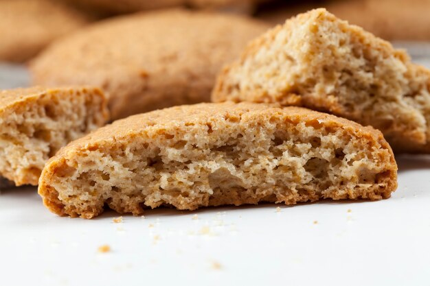 Biscuits poreux cuits à l'avoine, biscuits à l'avoine peu caloriques, biscuits secs et croquants peu sucrés