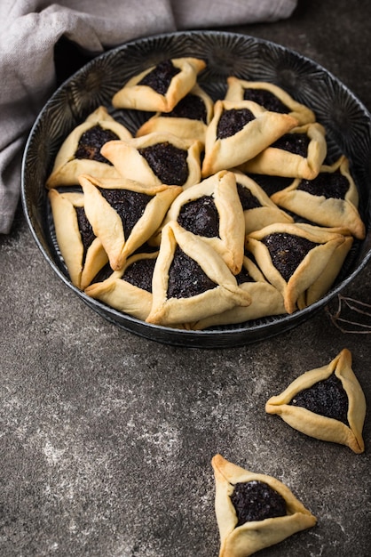 Biscuits pourim juifs traditionnels hamantaschen