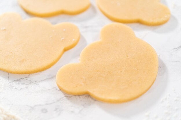 Biscuits sablés en forme de panda avec glaçage au chocolat