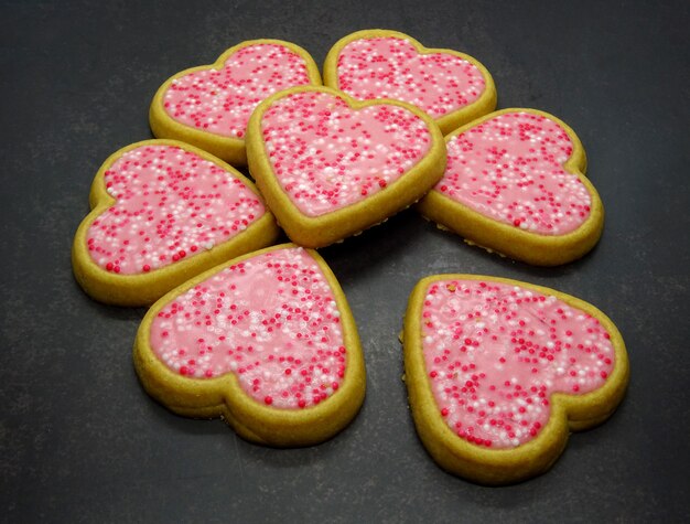 Biscuits de la Saint-Valentin pour un dessert, concept d'amour