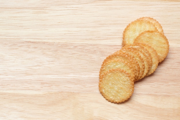 Biscuits sur table en bois et espace de copie