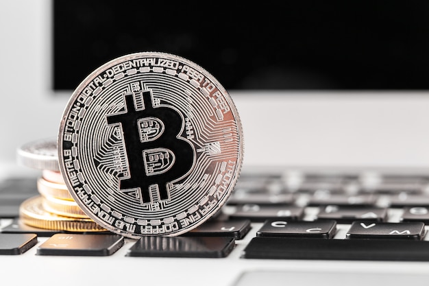 Bitcoin sur clavier d'ordinateur portable