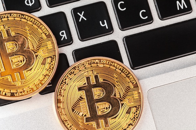 Bitcoin sur clavier d'ordinateur portable