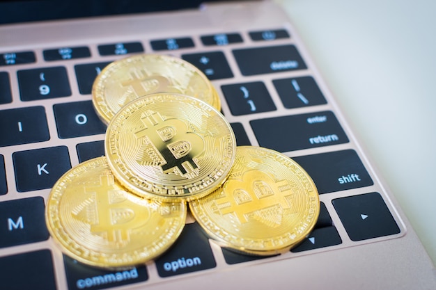 Bitcoin sur le clavier