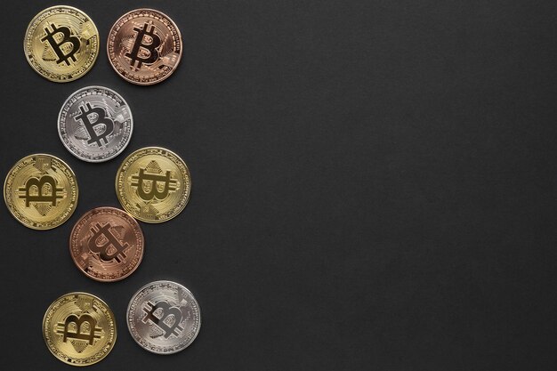 Bitcoin différentes couleurs avec espace de copie haute qualité et résolution beau concept de photo