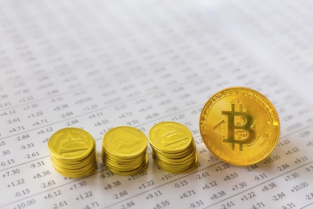 Bitcoin sur fond financier du marché boursier numérique.