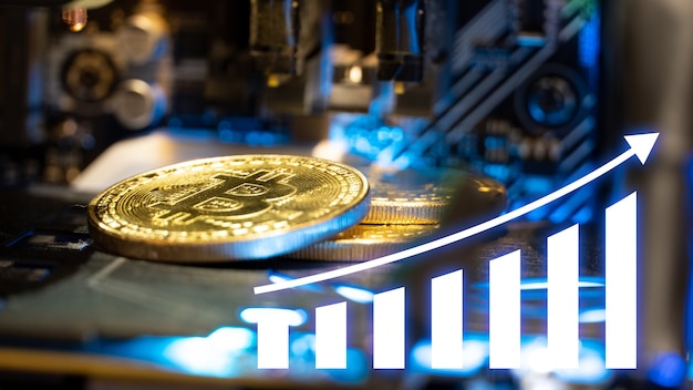 Bitcoin or avec flèche montante graphiques.