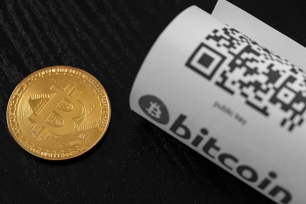 Bitcoin pièces d&#39;or et facture papier