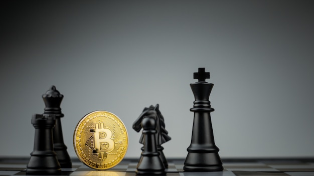 Bitcoins dorés sur un échiquier