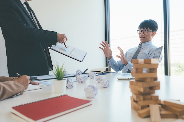 Blâmer Les Entreprises.