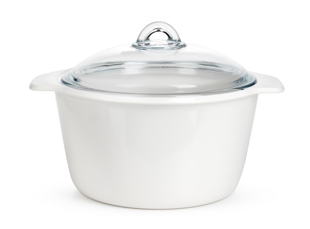 Blanc pot de cuisson en céramique isolé sur un blanc