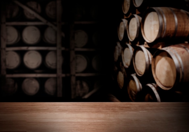 blanc de table en bois au fond de la cave