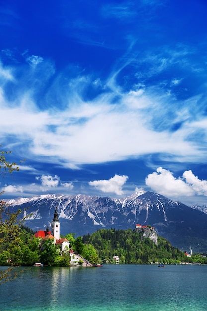 Bled est une ville sur le lac de Bled en Slovénie