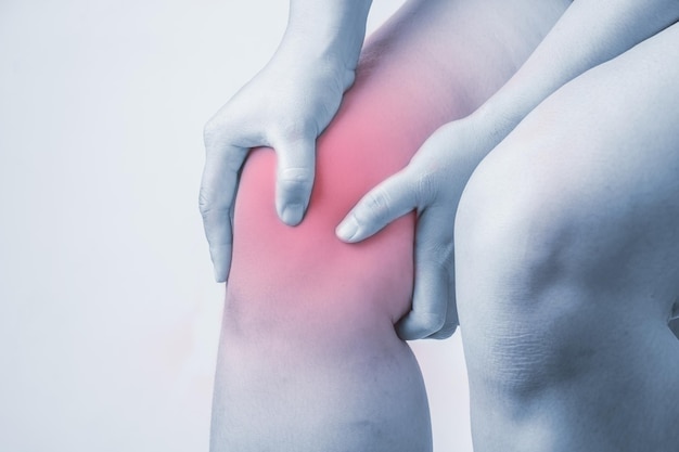 blessure au genou chez l'homme douleur au genoudouleurs articulaires personnes ton mono médical mettre en évidence au genou