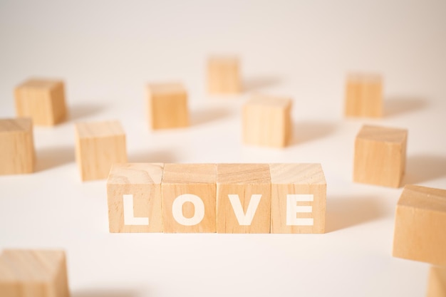 Bloc de bois avec lettre LOVE