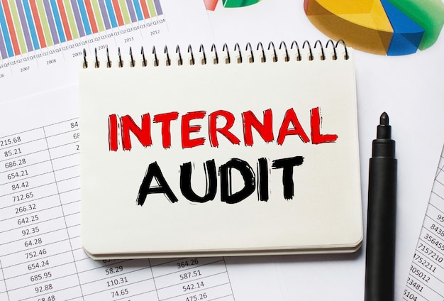 Bloc-notes avec outils et notes sur l'audit interne